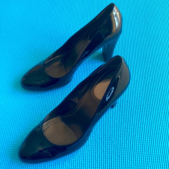 Calvin Klein Patent Leather Black Pumps Size 9M - Picture 1 of 4